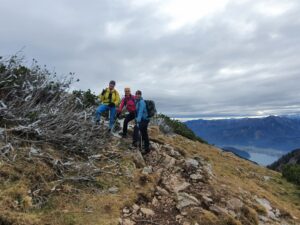 Geführte Wanderung Salzburg – Wanderer vor Alpenpanorama