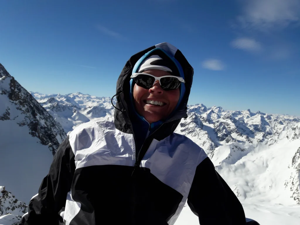 Geführte Wanderung Salzburg – Wanderer vor Alpenpanorama