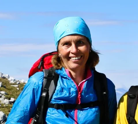 Geführte Wanderung Salzburg – Wanderer vor Alpenpanorama