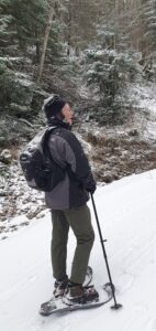 Schneeschuhwanderung Salzburg – Wanderer auf verschneiter Tour mit im Salzburger Land